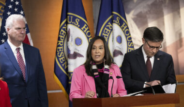 Texas Dems, De La Cruz vote yes on ACA subsidy extension