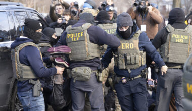 Crowd confronts immigration agents door-knocking in south Minneapolis
