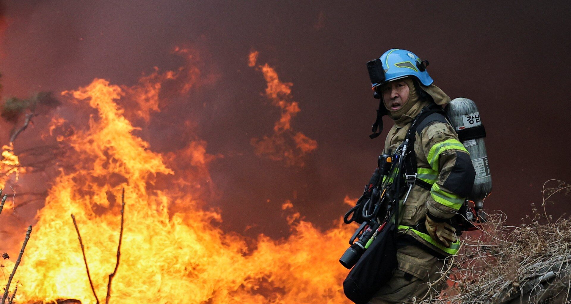 S Korean firefighters tackle huge blaze in last of Seoul’s ‘shanty towns’ | Construction News