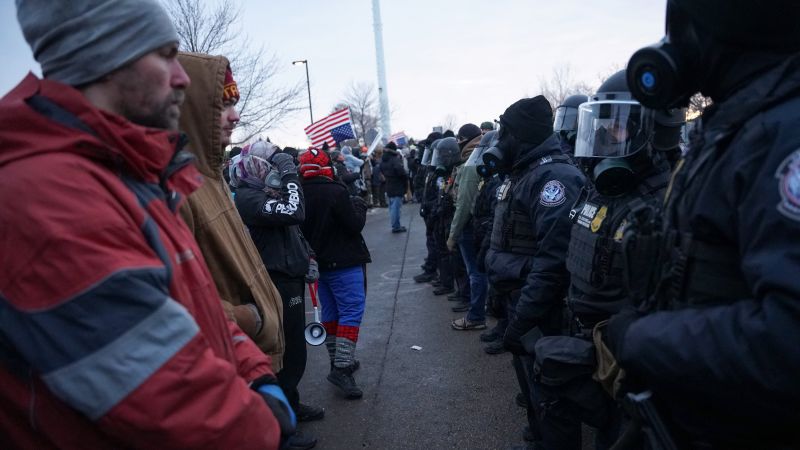 1,500 soldiers on standby for possible Minnesota deployment, source says, as state mobilizes National Guard