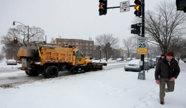 US storm leaves 850,000 without power