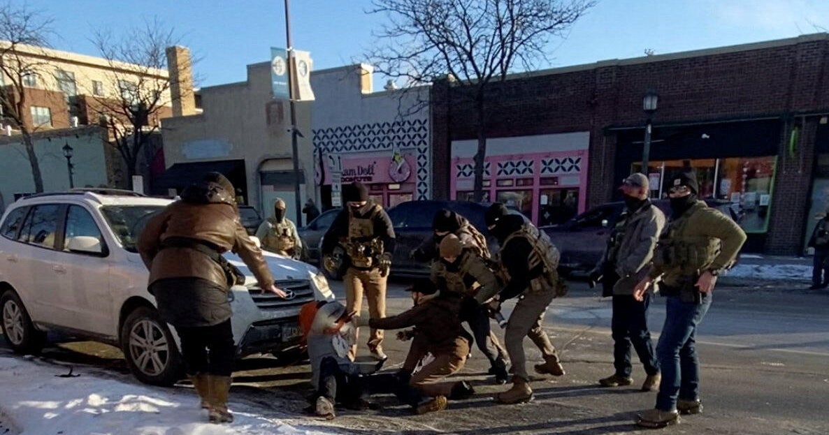 Federal officers at scene of shooting in Minneapolis 
