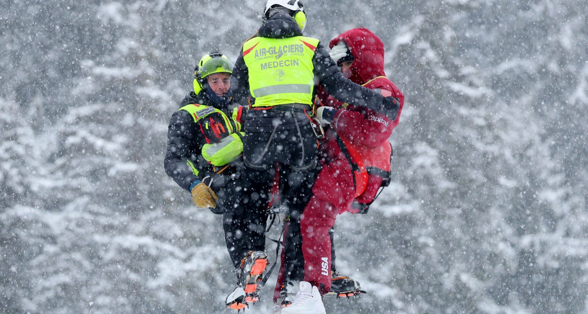 Vonn airlifted to hospital after crash at cancelled final pre-Olympic race | Winter Olympics News