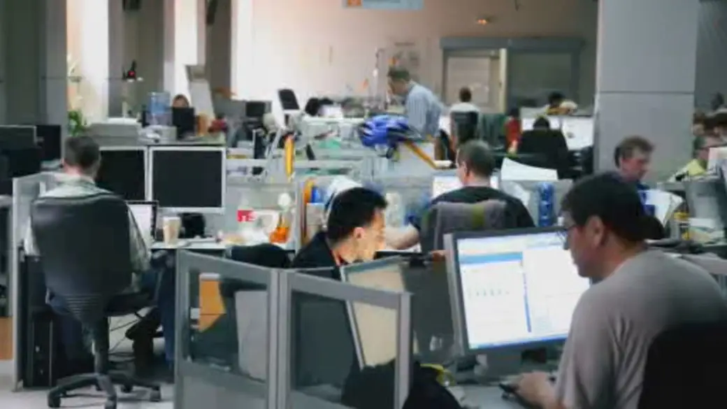 Click to play video: '‘No real plus value’: Public servants protest in-office mandate'