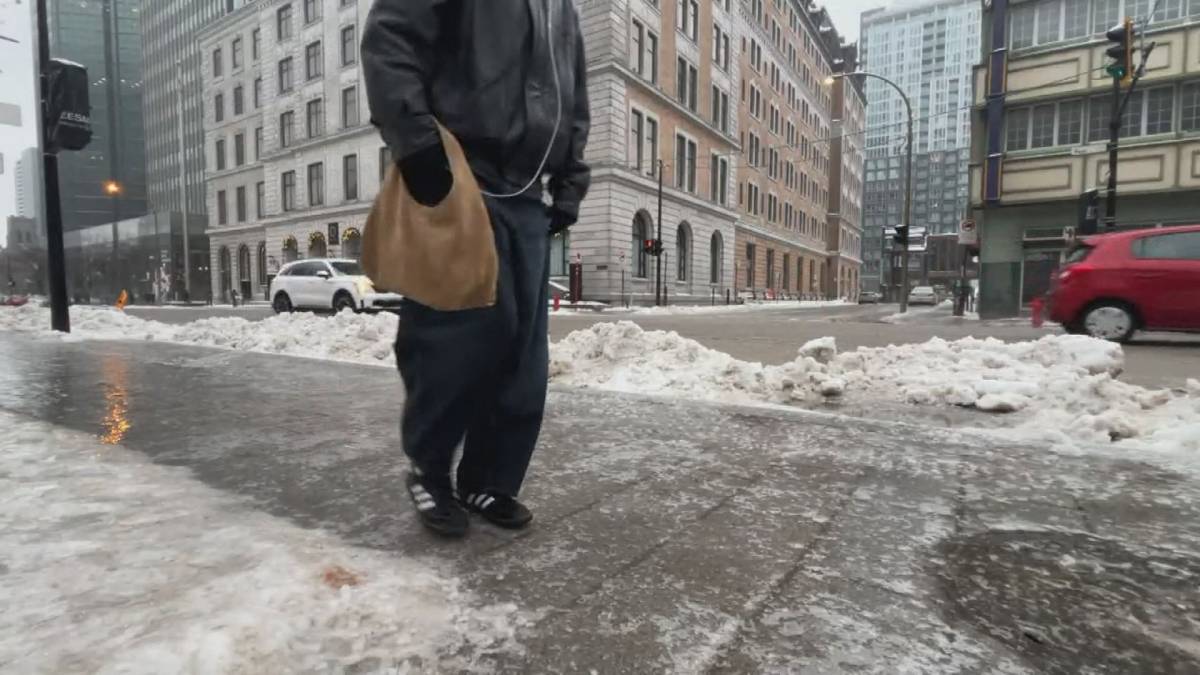 Click to play video: 'Winter storm smothers Ontario, Quebec'