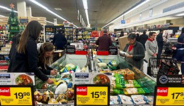 US consumer confidence dives to a more than 11-1/2-year low