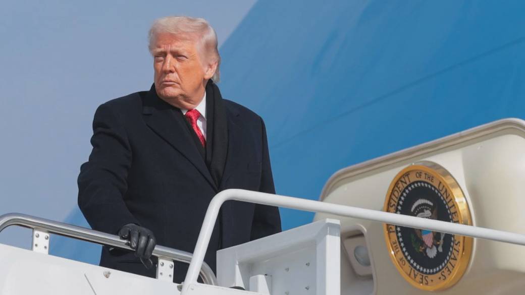 Click to play video: 'Trump’s Greenland tariff threats trigger market selloff'