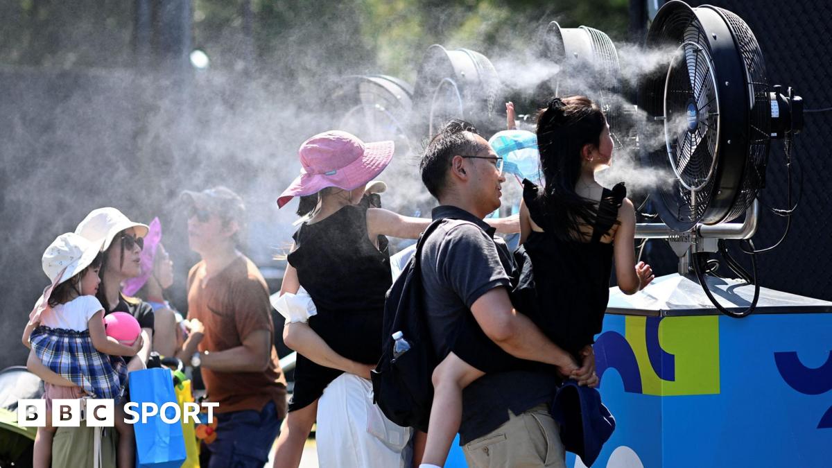 Fans stay cool at the Australian Open