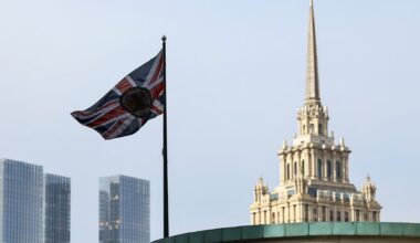 Russia expels British diplomat for alleged spying, London mulling response 