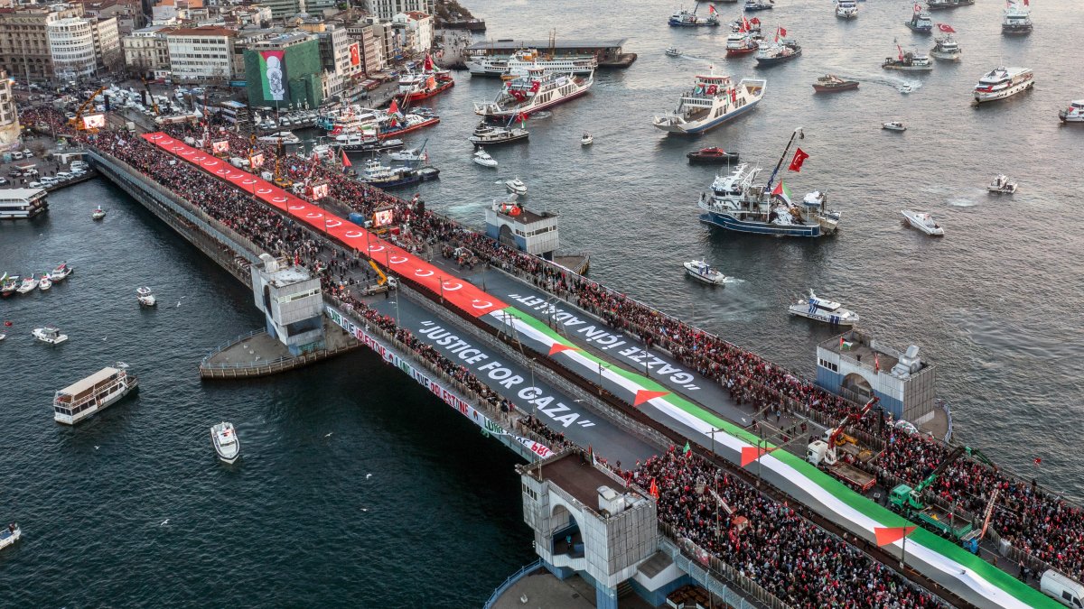 ‘A nation stands against genocide’ in pro-Palestine rally in Istanbul