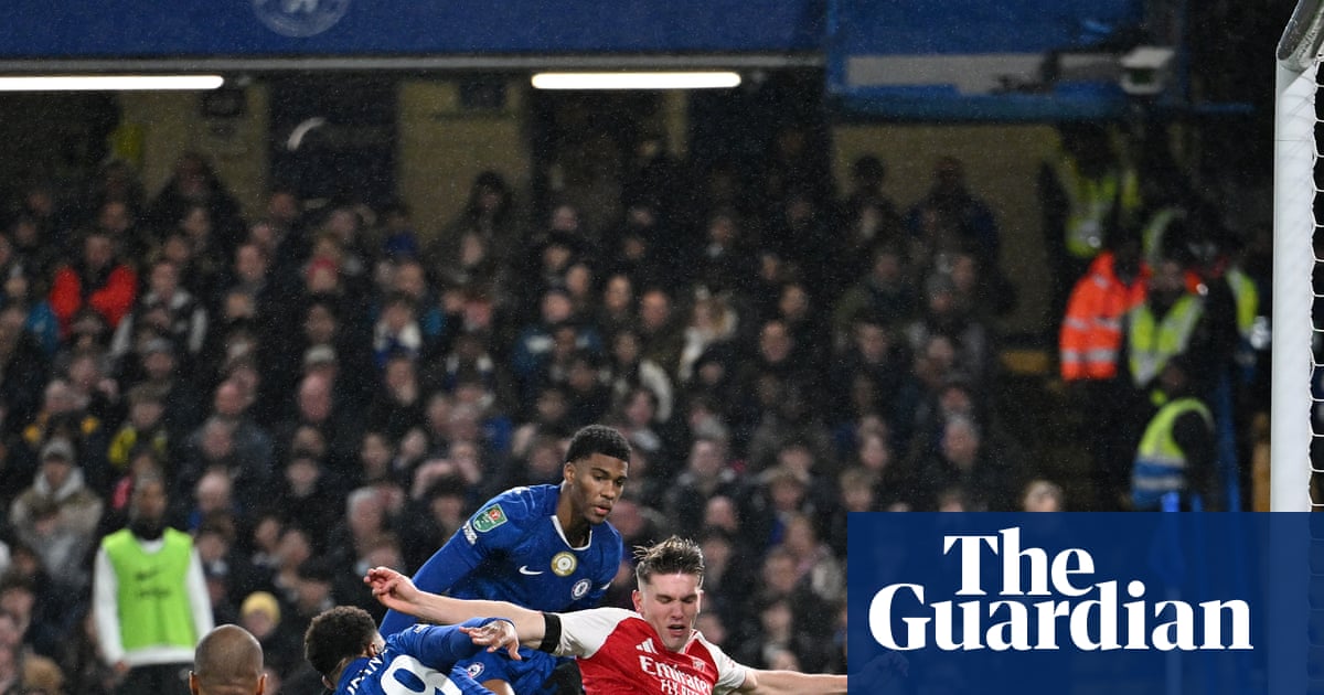 Sánchez errors hand Arsenal first-leg lead despite Garnacho’s Chelsea double | Carabao Cup