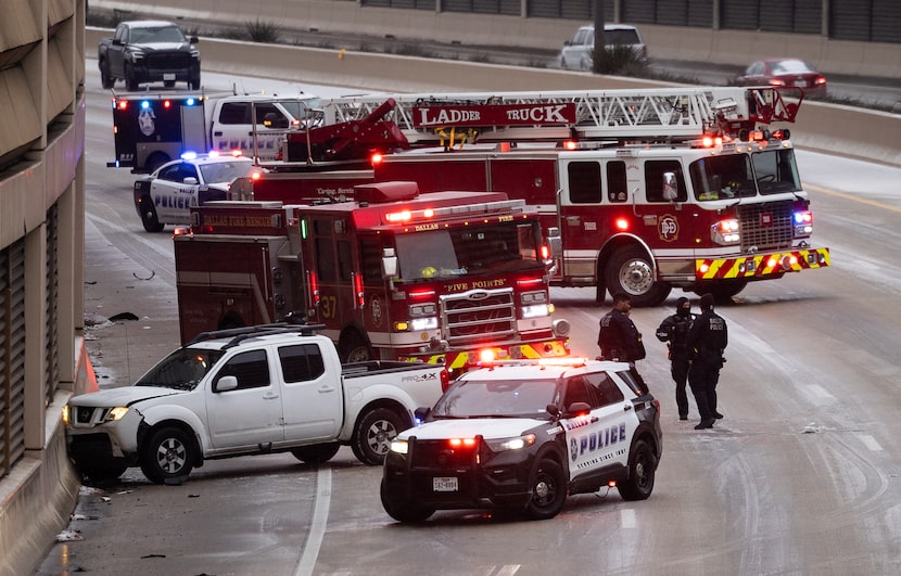 Dallas Police and Fire Rescue respond to a single car accident on 75 Southbound at...