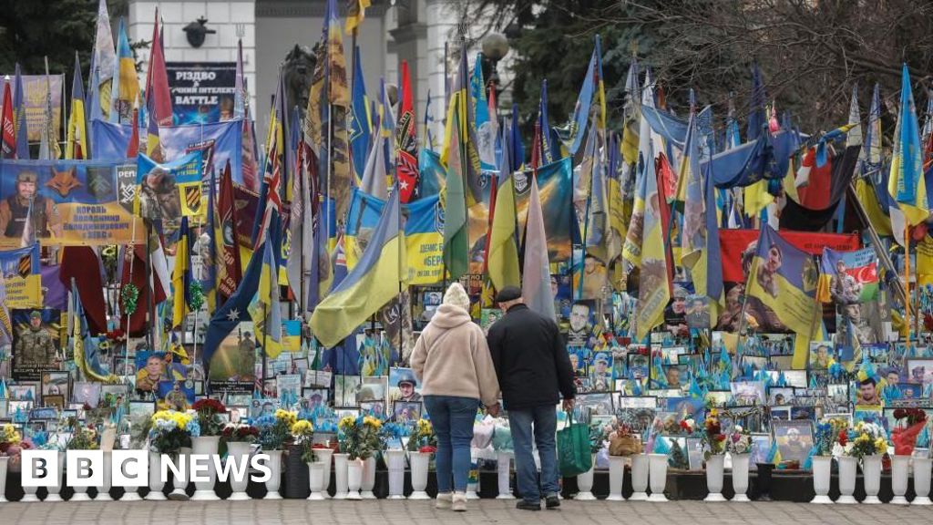 Ukraine receives 1,000 bodies in latest soldier swap with Russia - BBC