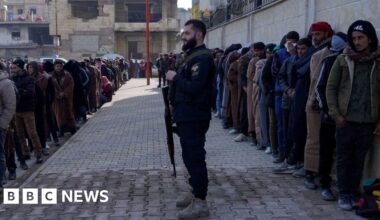 Syrian government reaches deal with Kurdish-led forces - BBC
