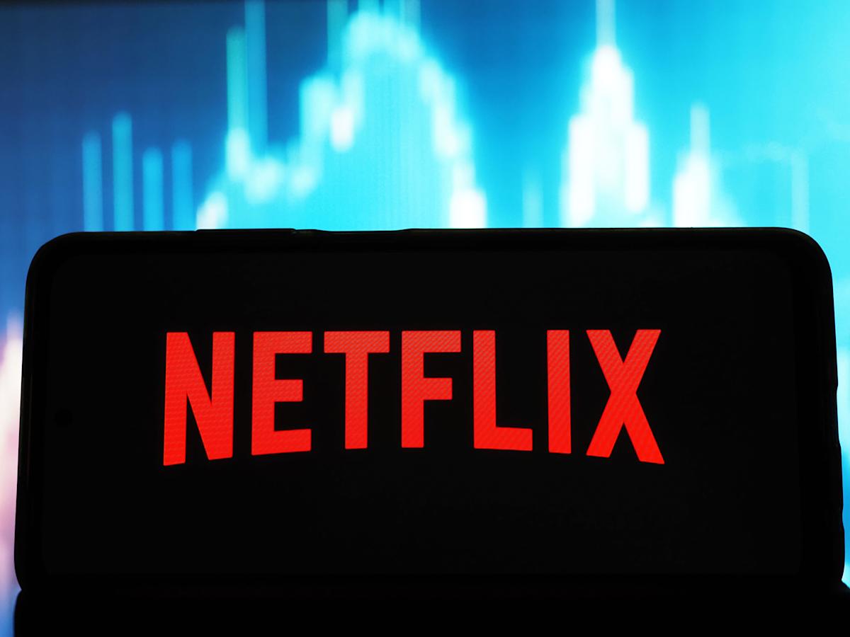 Netflix stock falls after fourth quarter results top forecasts, Warner Bros. deal hangs in the balance