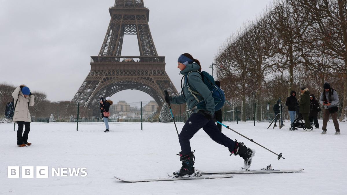 UK weather latest: Ice warnings across UK as hundreds of flights cancelled in Europe