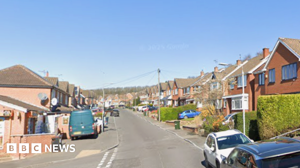 A Streetview image of Homefield Avenue, a residential street.