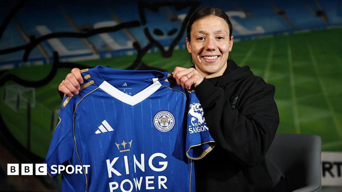 Rachel Williams signing for Leicester