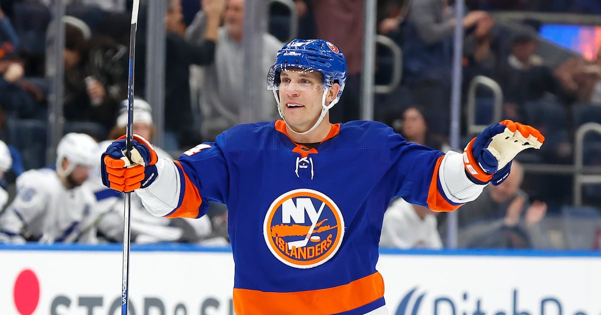 New York Islanders’ Bo Horvat sustains lower-body injury vs. Utah Mammoth