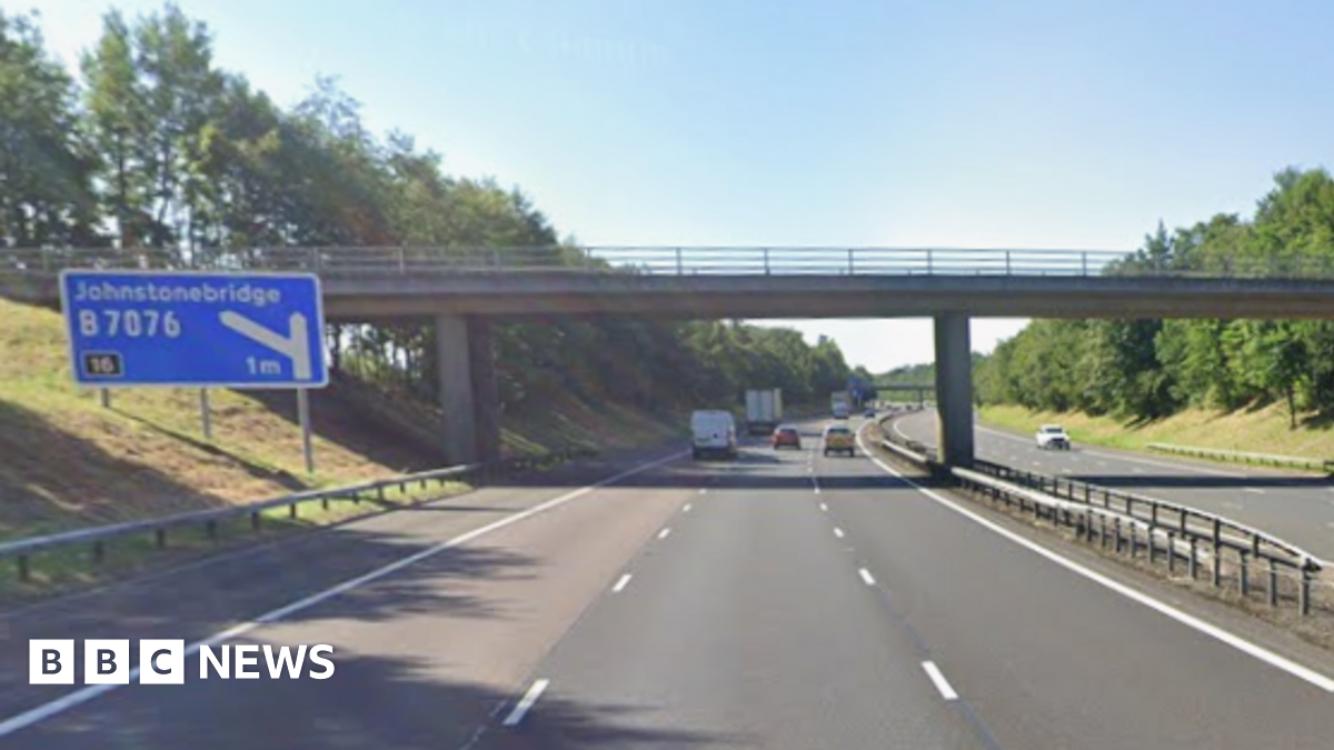 The A74(M) approaching the johnstonebridge junction