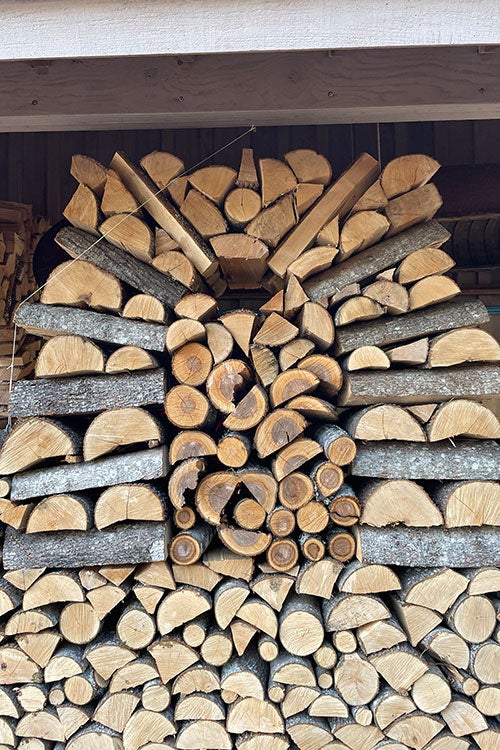Cross section of the stacked wood arranged in an arch.