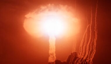 Survival expert's one action in first second of a nuclear attack | UK | News