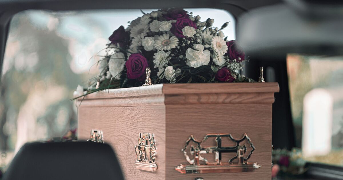 UK funeral firm collapses into administration - 46,000 'out of pocket' | UK | News