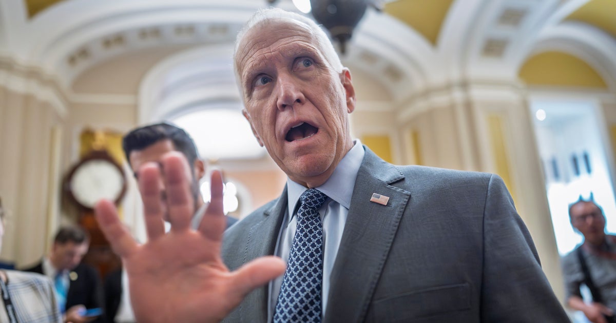 ‘I'm Sick Of Stupid’: GOP Senator Excoriates Stephen Miller Over Greenland