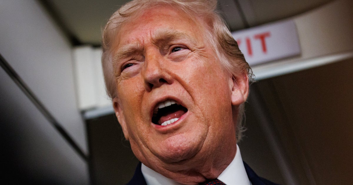 Trump Mocked After Posting 'Completely Insane' New Pic Of Himself