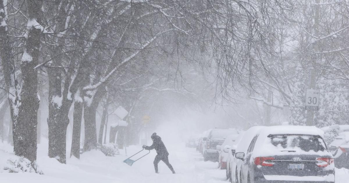 Toronto snowstorm live: Highway 400 closed at Finch; OPP reporting 200 collisions as severe weather warning continues - Toronto Star
