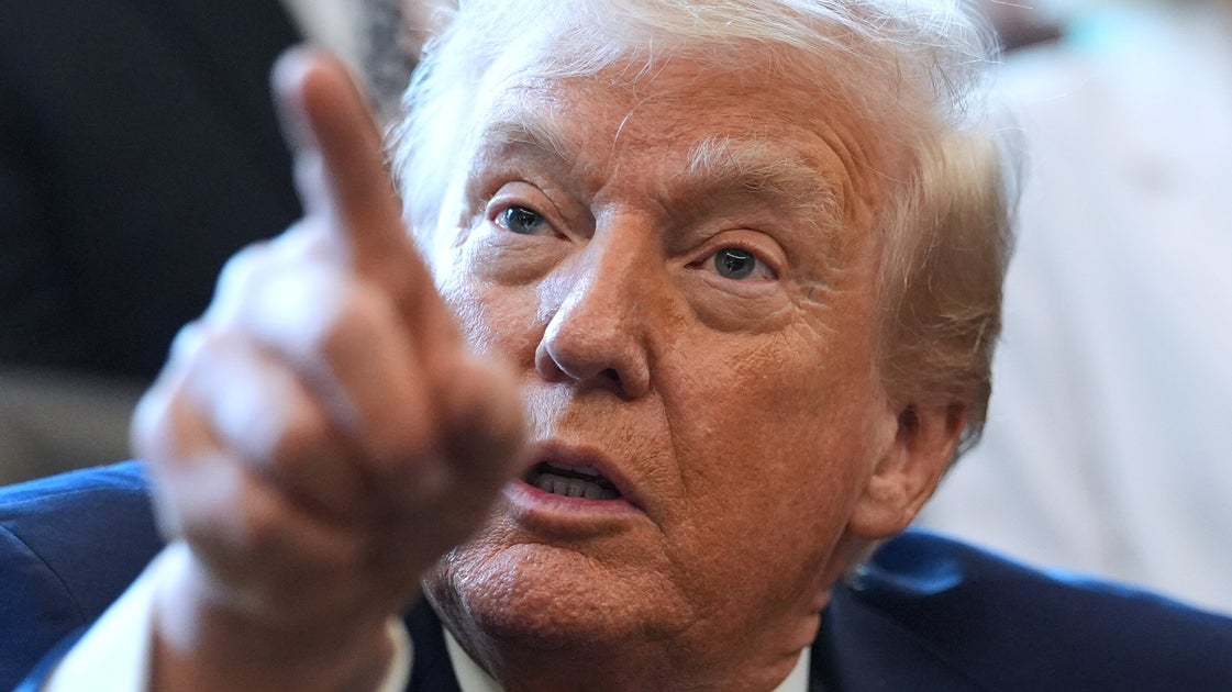 'Daily Show' Hilariously Flips 1 Fox News Obsession On Trump