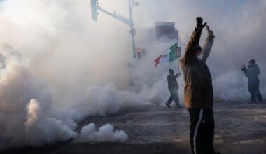 Protesters demand immigration agents leave Minneapolis after man is shot and killed during crackdown - thestar.com