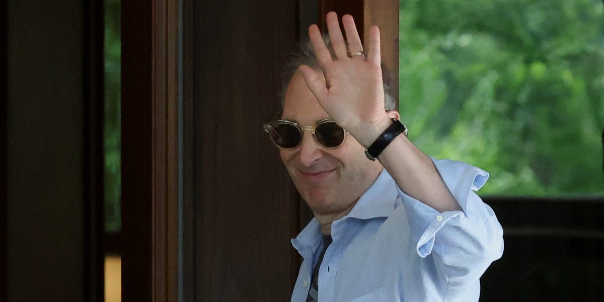 Amazon Layoffs: Internal Memos Explain Job Cuts Amid Startup Shift