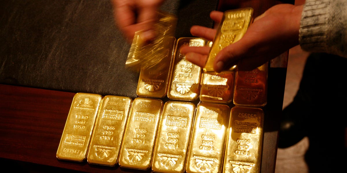 Gold and Silver Tumble As Traders React to Trump's Pick for Fed Chief