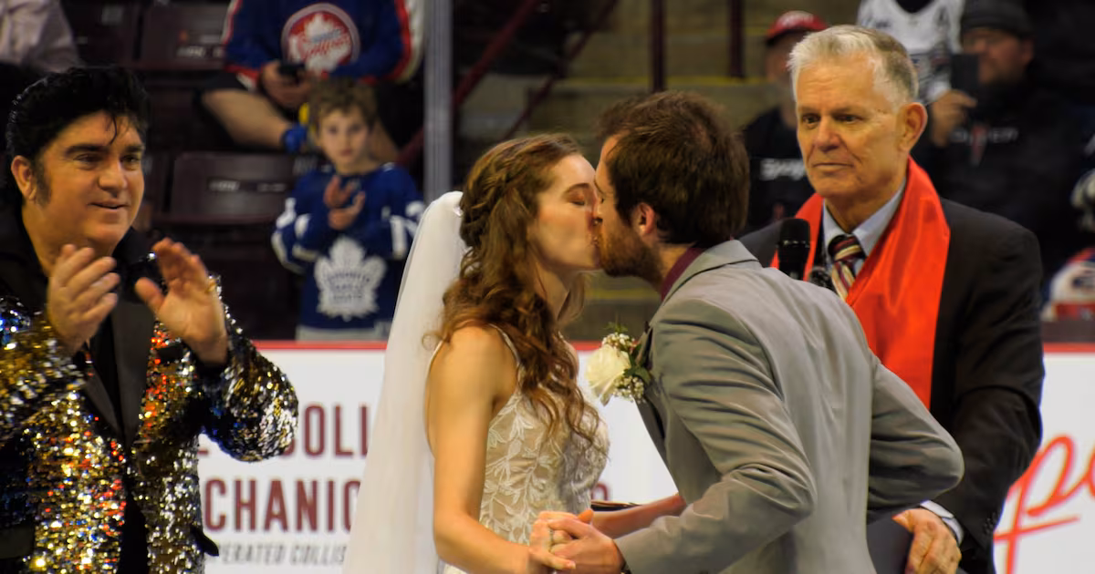 Chatham, Ont., couple ties the knot at centre ice during Windsor Spitfires game - CTV News