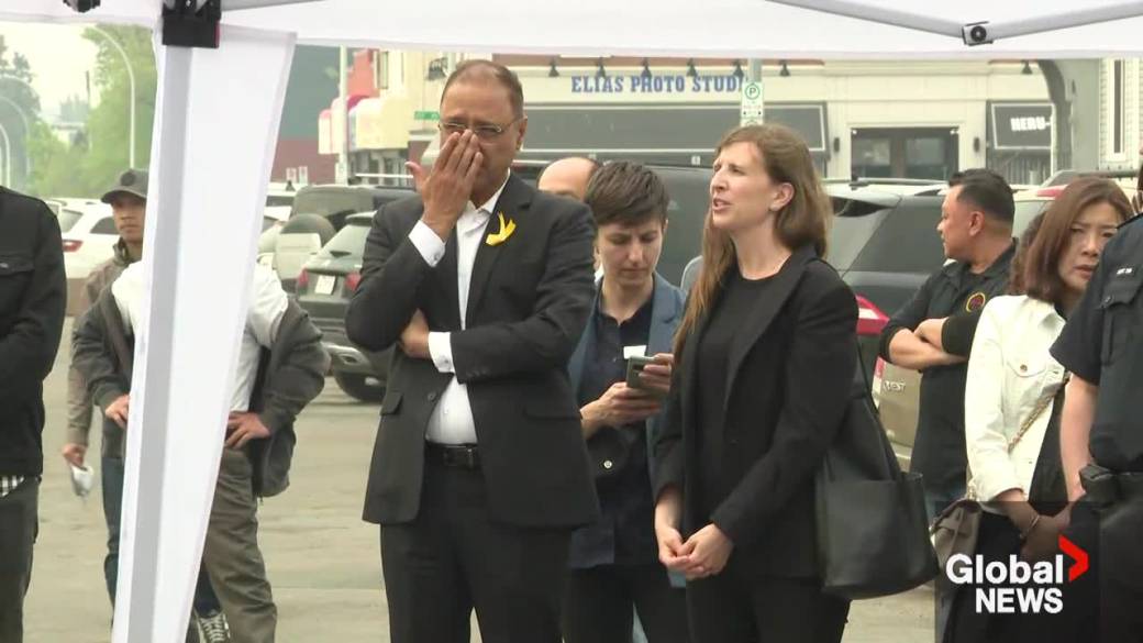 Click to play video: 'Memorial held to remember 2 Edmonton men killed in Chinatown 1 year ago'