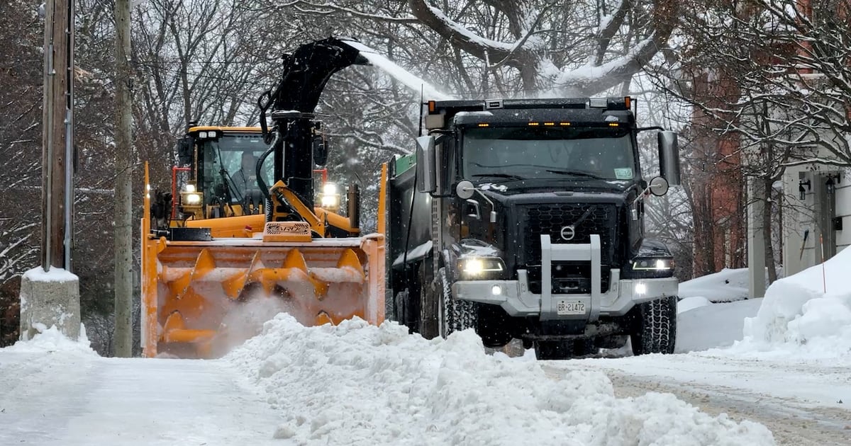 City crews move into full snowbank removal mode across residential streets - CTV News