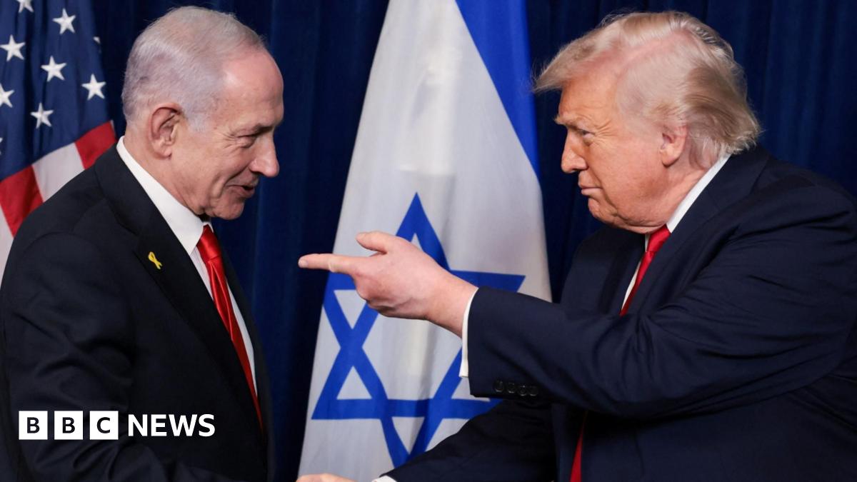 US President Donald Trump (R) points his finger towards Israeli Prime Minister Benjamin Netanyahu (L) as they shake hands during a press conference at Mar-a-Lago, in Palm Beach, Florida (29 December 2025)