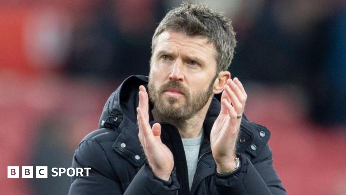 Michael Carrick claps his hands