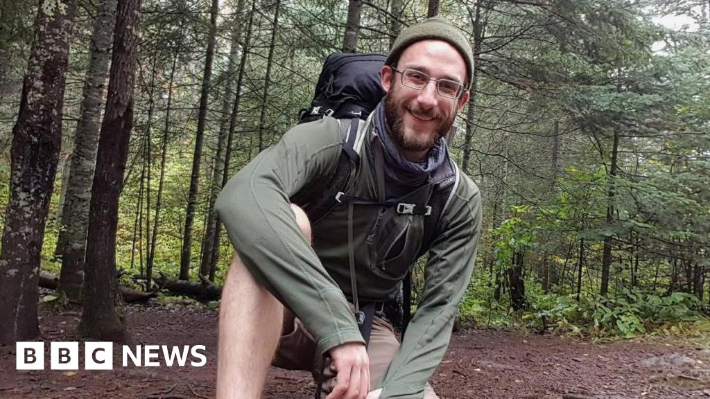 Civil rights investigation opened into Alex Pretti shooting - BBC