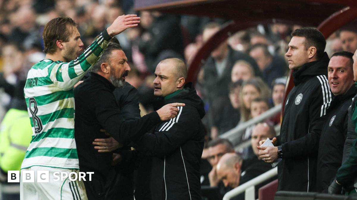 Derek McInnes remonstrates with Mark Fotheringham