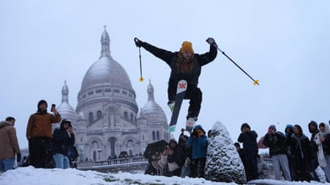 Parisians ski and sledge down snowy Montmartre slope – video