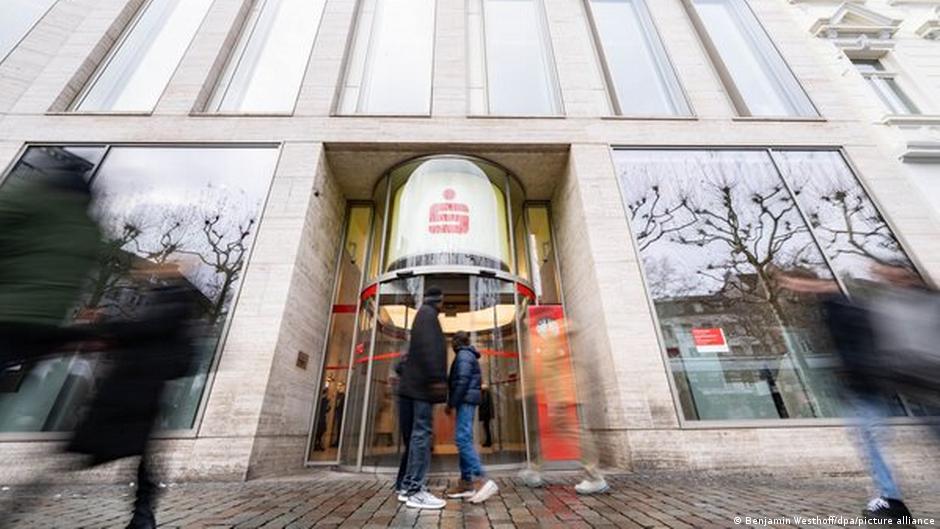 Third bank robbery reported in NRW in days – DW – 01/02/2026