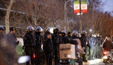 Iran updates: Trump holds off on strikes after assurances - DW.com