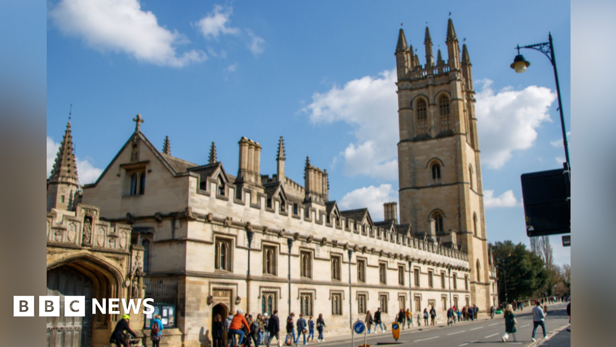 A picture of Magdalen College alongside High Street in Oxford.