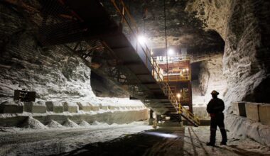 Canadian road salt is being shipped to the U.S. while Ontario municipalities run low - CTV News