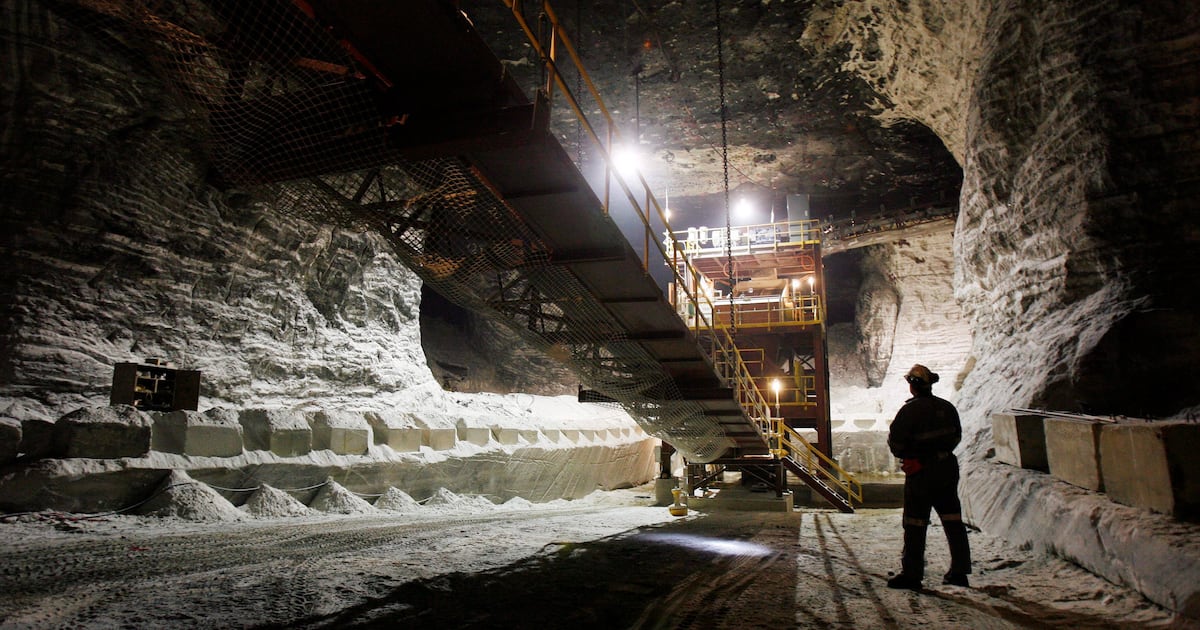 Canadian road salt is being shipped to the U.S. while Ontario municipalities run low - CTV News