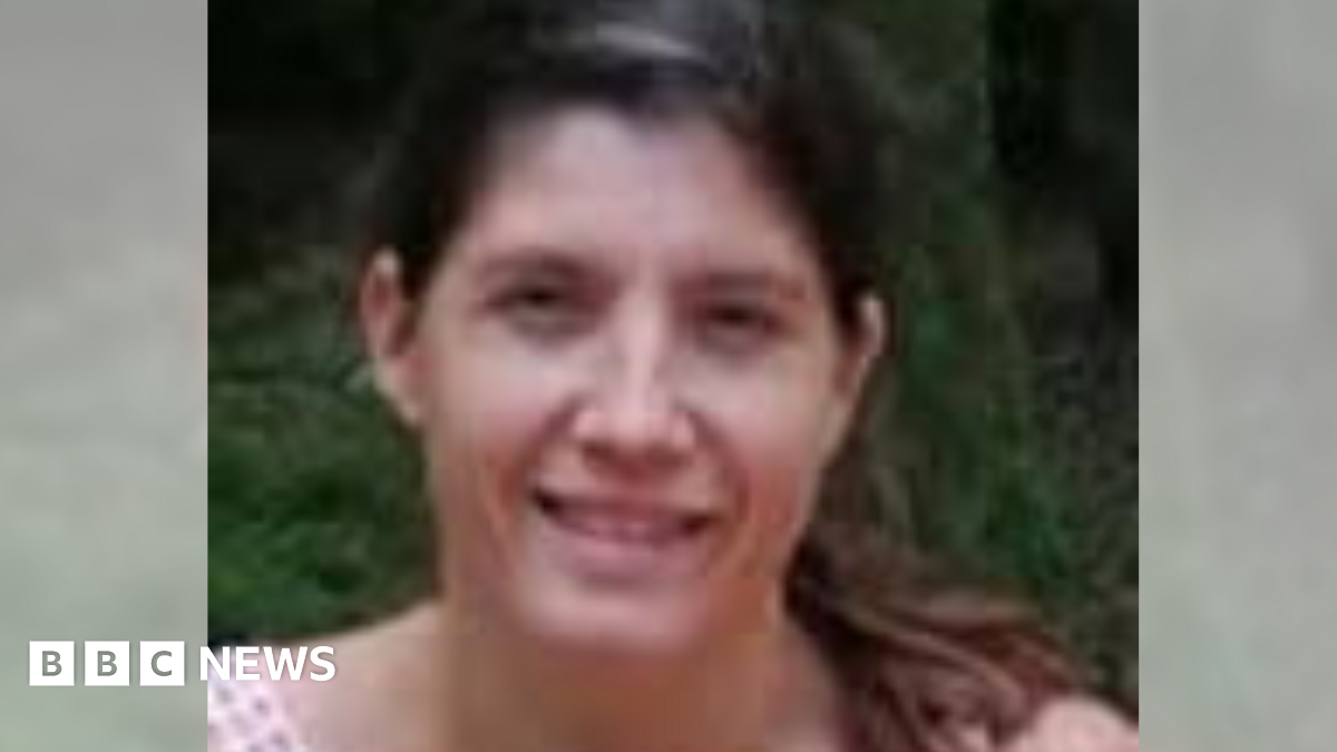 A close up photograph of Donna Ball. She is smiling and has brown hair tied back in a ponytail. The sides of the image are blurred.