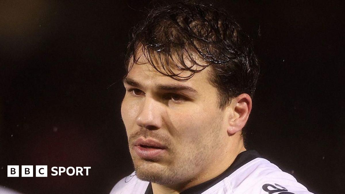 Saracens celebrate after beating Toulouse