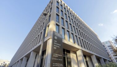 Feds launch investigations into four WA school districts over trans athletes